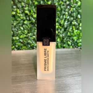 3-C275-Givenchy Prisme Libre Matte Foundation — NWOB